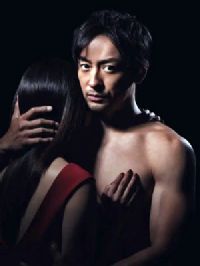 �뱻ӵ����12��Ů��